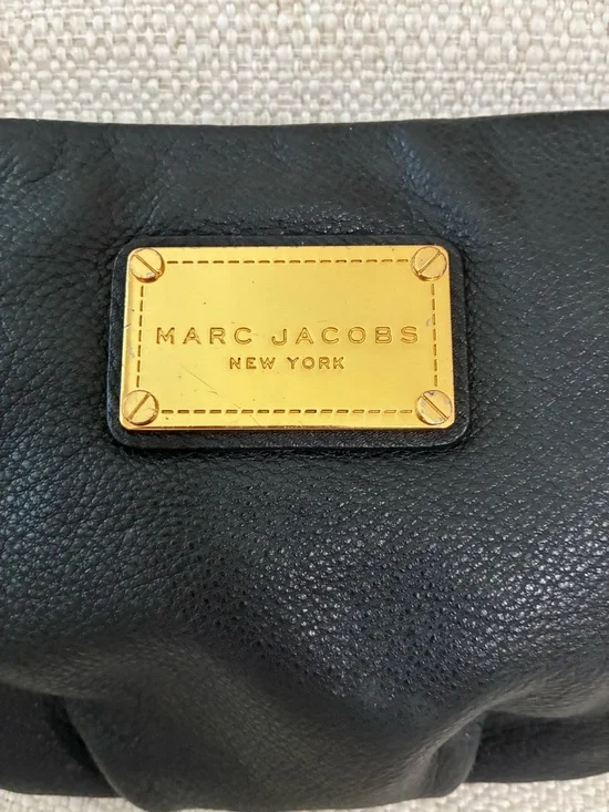 Marc Jacobs EUC Black Leather Classic Q
Percy Crossbody bag. - Picture 3 of 14